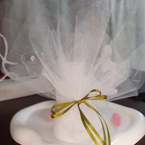 Μπομπονιέρα Τούλινη Με Λαδί Σατέν Κορδελάκια